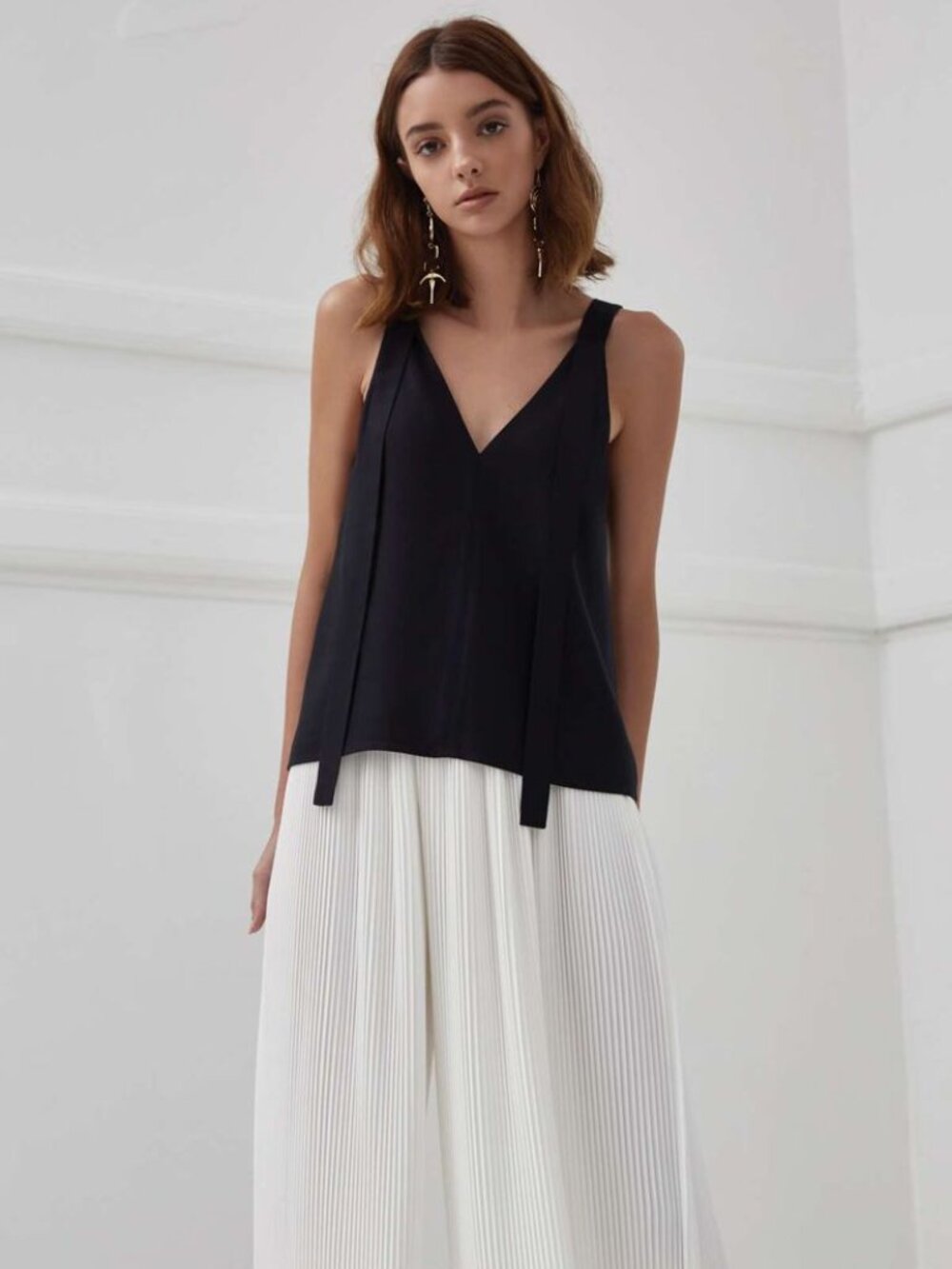 C/MEO COLLECTIVE black double v strappy top XS